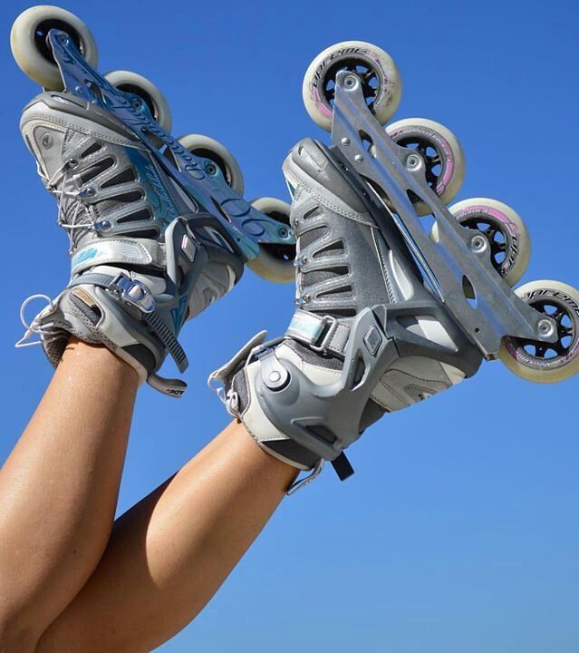 Hydra academy skaters racing in competitive pack formation